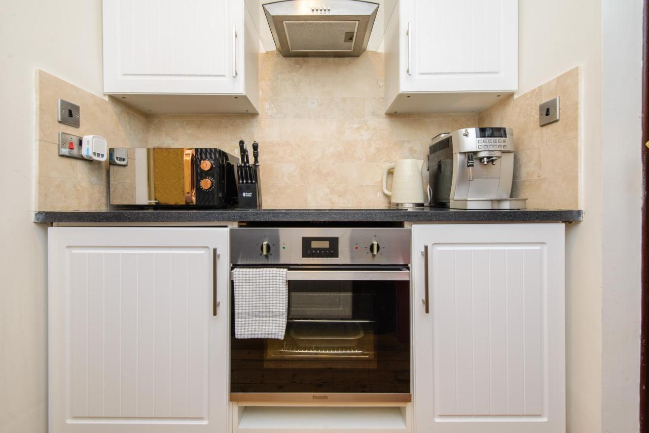 Deluxe 2 Bed Versace Bungalow Hot Tub, Sky Tv, Cinema Screen Saffron Walden Esterno foto