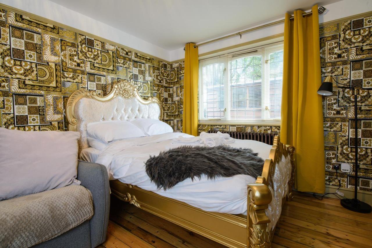 Deluxe 2 Bed Versace Bungalow Hot Tub, Sky Tv, Cinema Screen Saffron Walden Esterno foto