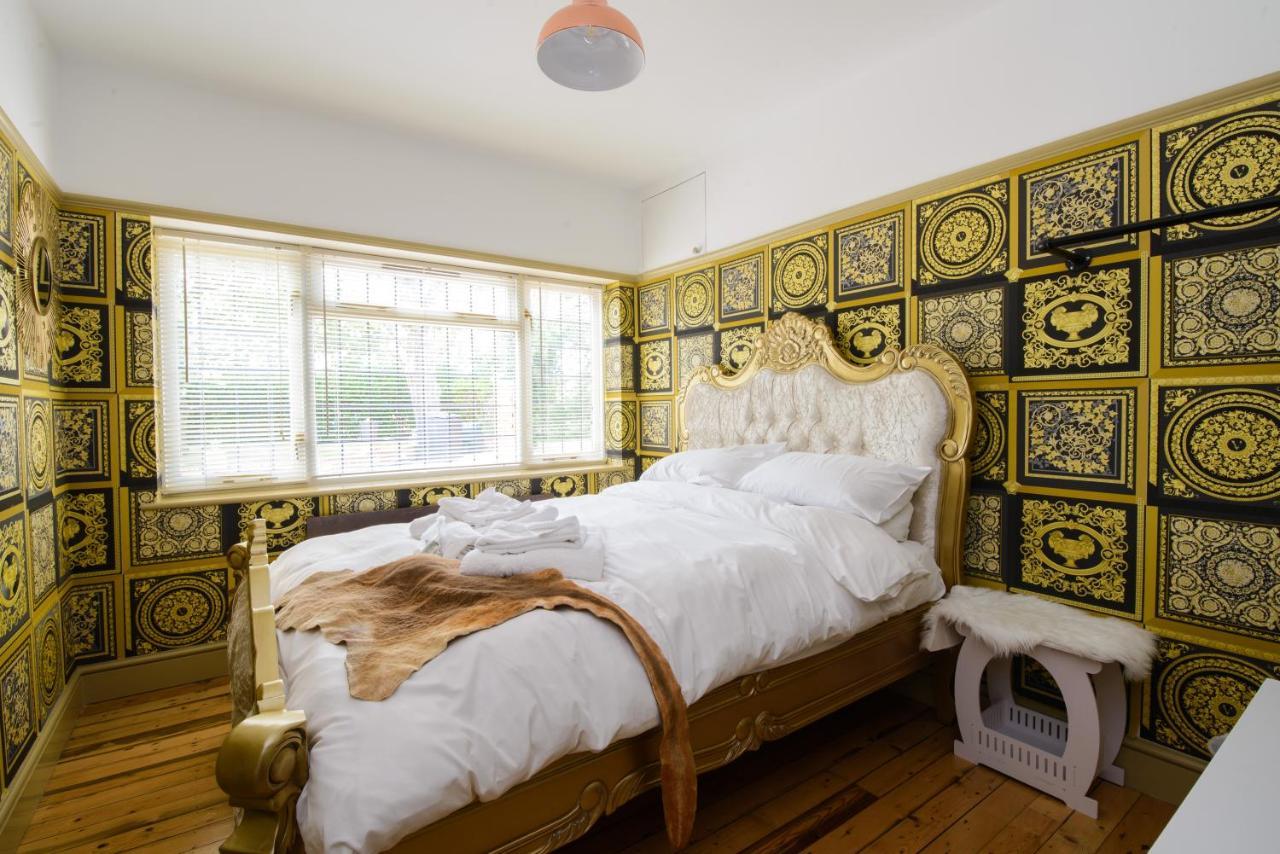 Deluxe 2 Bed Versace Bungalow Hot Tub, Sky Tv, Cinema Screen Saffron Walden Esterno foto