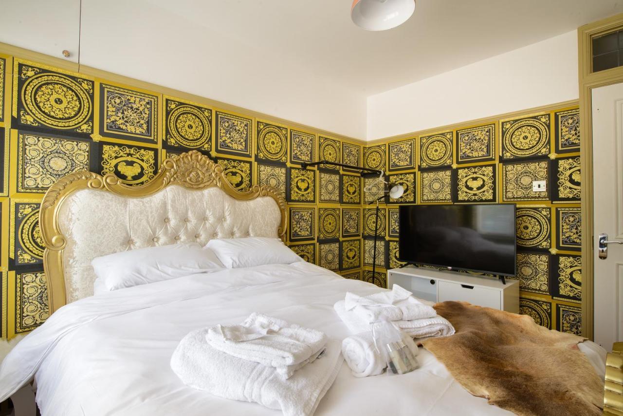 Deluxe 2 Bed Versace Bungalow Hot Tub, Sky Tv, Cinema Screen Saffron Walden Esterno foto