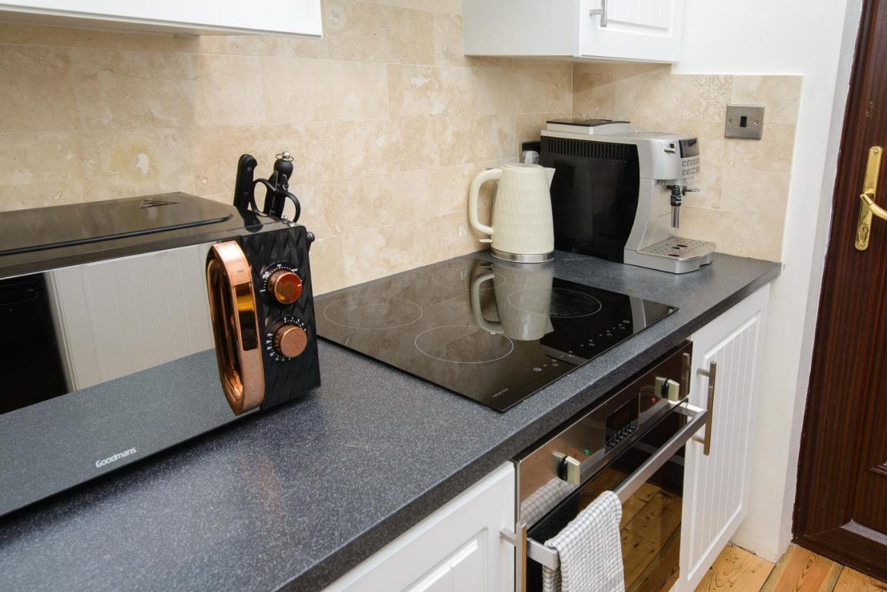 Deluxe 2 Bed Versace Bungalow Hot Tub, Sky Tv, Cinema Screen Saffron Walden Esterno foto